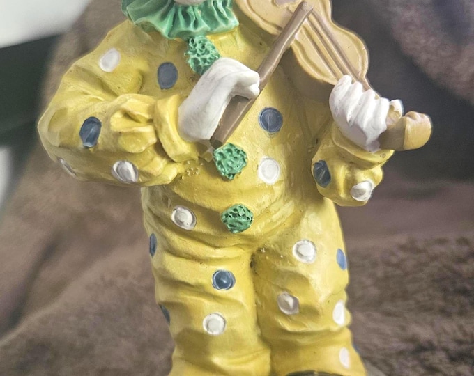 Vintage Clown figurine holding a violin, in a yellow  polka dot suit G3620 D5/11