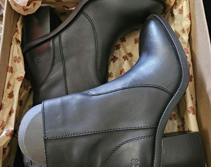 Lucky Bran2 Alivia Black Leather Ankle Booties – Sleek Minimalist Design size 7m  (Boots box 5)