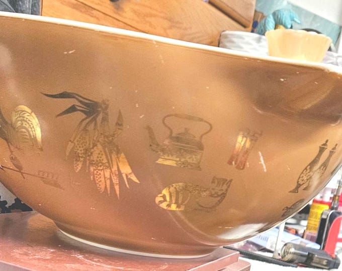 Vintage Early American Cinderella Bowl by Pyrex, 4-quart, in brown and gold, model 444. D2/9