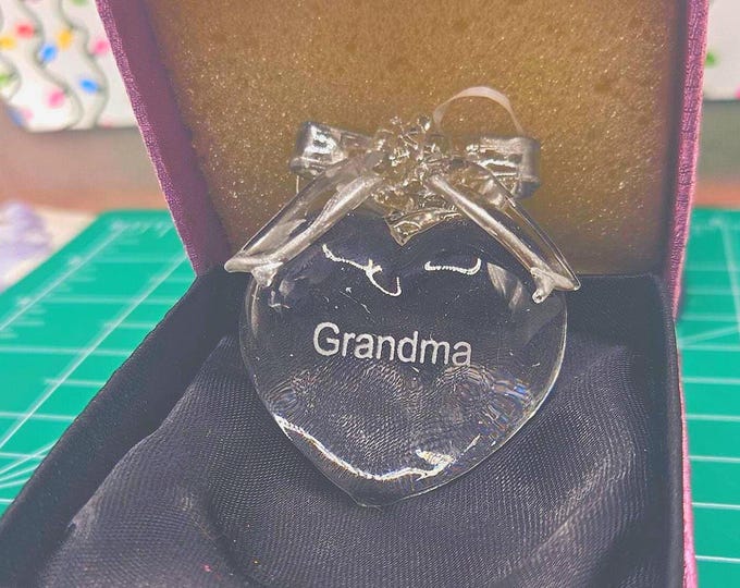 Beautiful Unique Grandma crystal heart ornament in original box B2/9