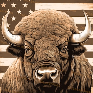 Può includere: Primo piano di un bisonte marrone con grandi corna, su sfondo di bandiera americana in legno.