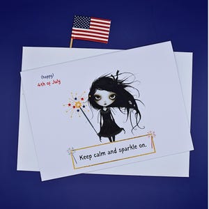 Tarjeta del 4 de julio para chica gótica, Día de la Independencia / Tarjeta patriótica con bengalas góticas / Mantén la calma y brilla / Celebra los fuegos artificiales de cumpleaños de Estados Unidos