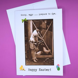Vintage Frau, die Huhn Eier Ostern Karte sammelt | punny lustige Frohe Ostern Frühlingskarte | Ostereier färben | Vintage Bauernhof Retro Foto Karte