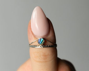 Verfijnde abalone ring: minimalistische boho schelpring van sterling zilver