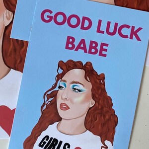 Chappell Roan Grußkarte „Good Luck Babe“.
