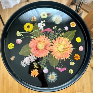 Custom Dried Flowers 17” Table, Custom Handmade Floral Table, Coffee Side Table, Dried Flowers Resin Side Table, Mother’s Day Gift, hergift