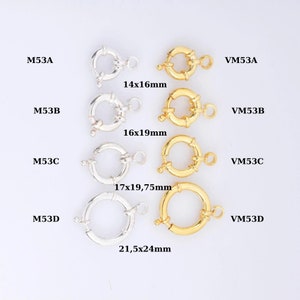 Puede incluir: Cuatro pares de anillos de salto de plata y oro en diferentes tamaños. Los anillos son de 14x16mm, 16x19mm, 17x19,75mm y 21,5x24mm. Los anillos están etiquetados como M53A, M53B, M53C, M53D, VM53A, VM53B, VM53C y VM53D.