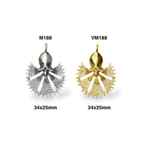 May include: Two silver and gold pendants shaped like an octopus with a 34x25mm size. The pendants are labeled M188 and VM188.