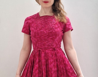 1950s 'Gilden Juniors by Jerry Gilden' Hot Pink Patterned Pleated Dress with Bows Extra Small Small Petite UK 6-8