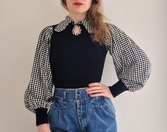 1970s Vintage Long Sleeve Knit Top Jumper Balloon Sleeves Black and White Houndstooth Extra Small Small UK 8