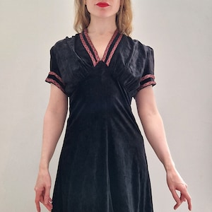 1940s Vintage Black Printed Velvet Dress with Plaid Ribbon Trim Small Medium UK 8 10
