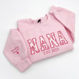 Nana Sweatshirt Embroidered, Custom Sweater Grandma, Grandchildren Names, Personal Gift New Grandma, Applique Sweatshirt Gigi Gift