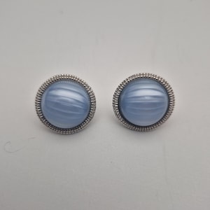 1950&#39;S Crown Trifari Silver Tone Blue Domed Clip On Earrings