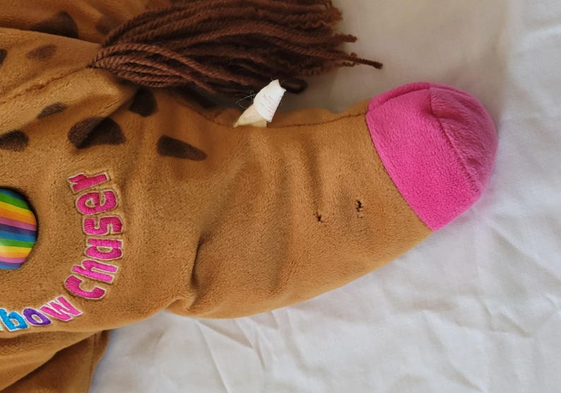 Puede incluir: Un juego de tres tazas de cer&aacute;mica con un acabado mate moteado. Las tazas son de color crema, gris claro y gris oscuro. Cada taza tiene un dise&ntilde;o simple y minimalista y un asa redondeada.