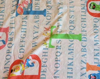 Sábana bajera individual vintage con personajes del alfabeto de Barrio Sésamo (PBS)