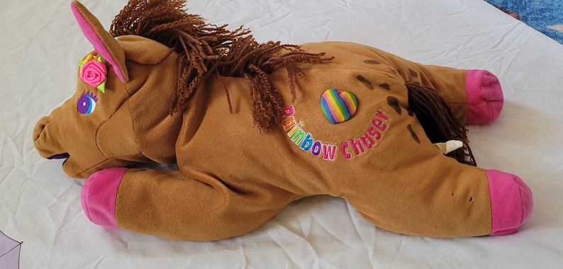 Peluche de caballo y poni arcoíris grande de Lisa Frank, de 22 pulgadas, vintage, de los años 90 imagen 1