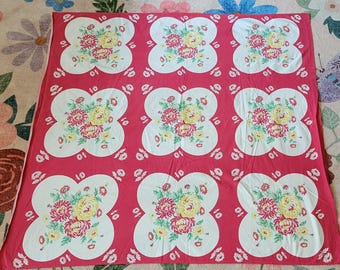 Mantel cuadrado de algodón vintage de los años 40/50 con estampado de flores rojas y amarillas, 48 pulgadas.