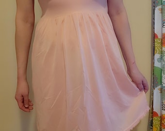 Women's Vintage Pink Ruffle Detail Short Nightgown Pajamas Sleepwear