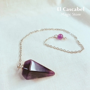 Amethistpendel, natuursteen, stalen ketting. Bamboe doos.