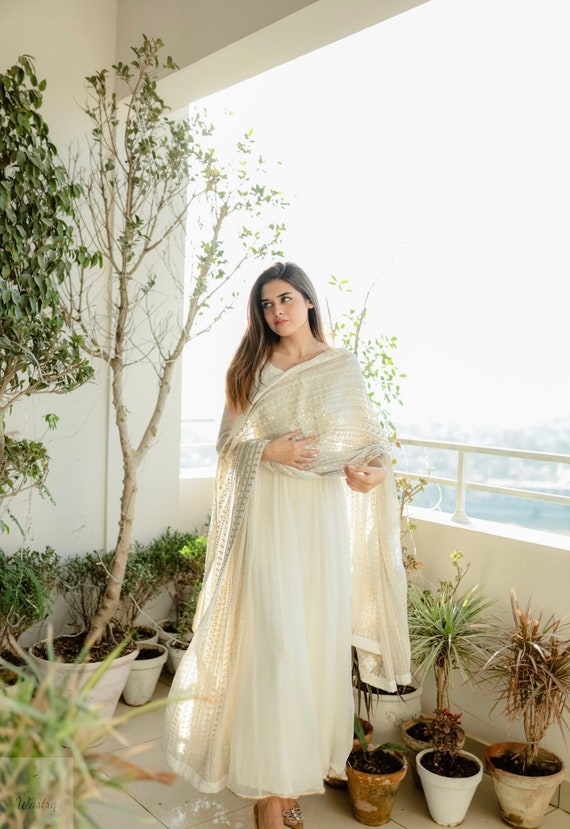 White dress 2025 with heavy dupatta