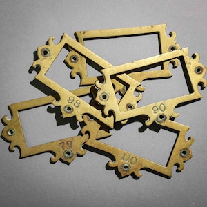 Porta-etichette in ottone massiccio vintage con numero inciso