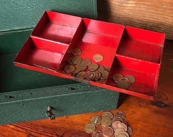Franse vintage metalen kassa & verdeelde muntenbak, spaarpot