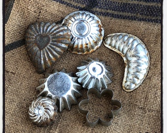 Set of vintage French Baking & Cake molds, metal, 7 pieces sold together.
