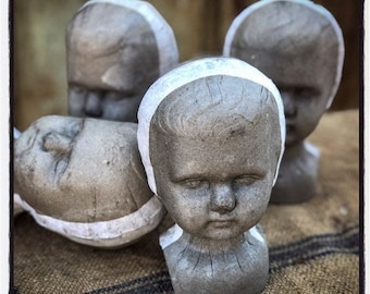 Antiek poppenhoofd van papier-maché