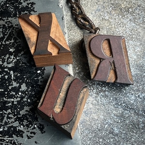 3,5-4,5 cm/ 1,38-1,77 inch, Letterpress-Block, Holz. vintage, super Zustand, 1940er Jahre, Mix aus Zahlen, Groß-/Kleinbuchstaben
