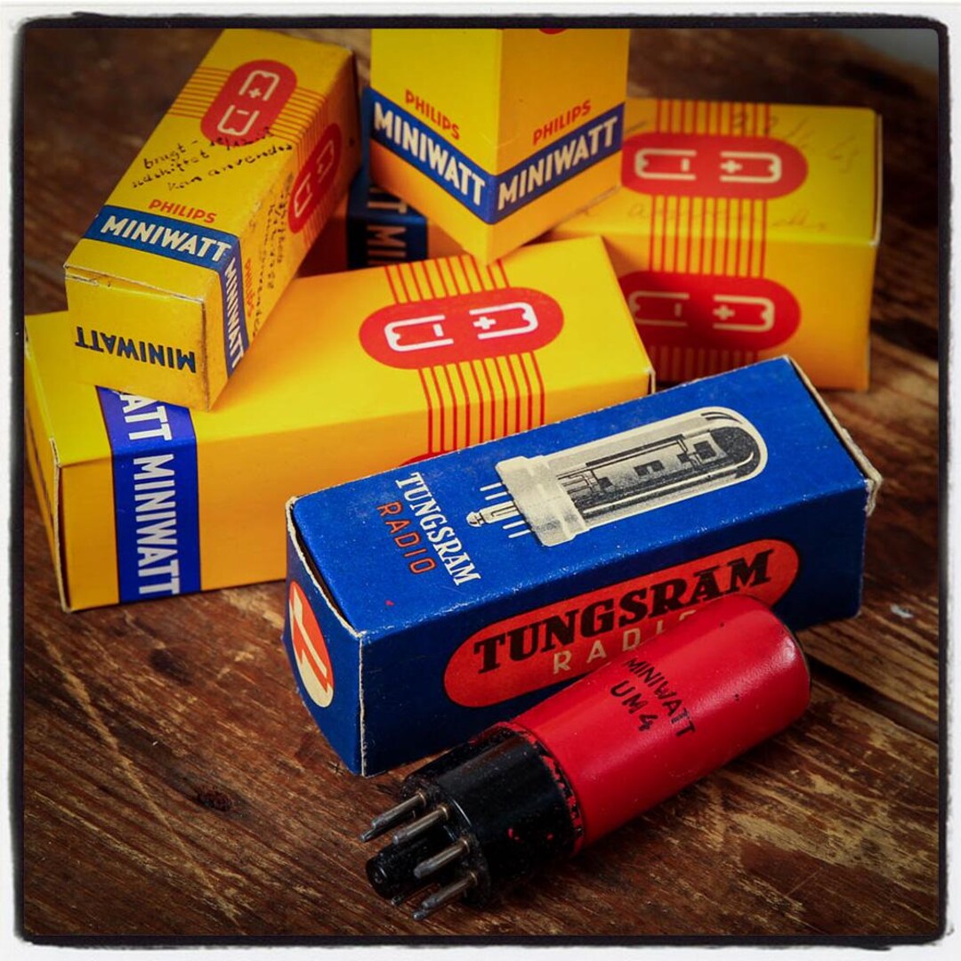 1962 Mullard 製Philips Miniwatt ECC82 2本 Vintage Radio Tubes – Philips Miniwatt & Tungsram – UM4 and Others