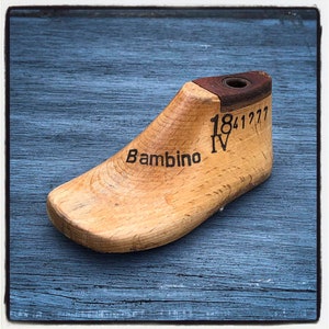 Vintage children&#39;s wooden shoe lasts, old shoe mold