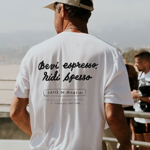 Camiseta branca com estampa moka pot, camiseta Caffe De Martini, camisetas do Brooklyn, marca de Nova York, café italiano