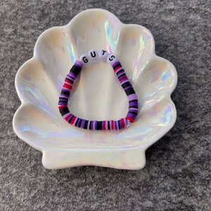 Olivia Rodrigo guts clay bead bracelet