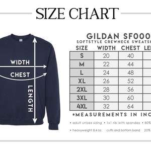 Puede incluir: Tabla de tallas para la sudadera de cuello redondo Softstyle Gildan SFOOO. La tabla muestra las medidas en pulgadas para el ancho, el pecho y la longitud para las tallas S a 4XL. La sudadera est&aacute; hecha de 80% algod&oacute;n y 20% poli&eacute;ster.