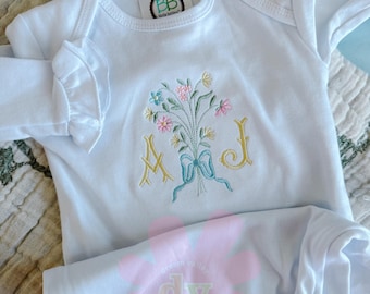 Vestido con diseño de ramo / Vestido infantil bordado con mangas de volantes / Vestido clásico bordado