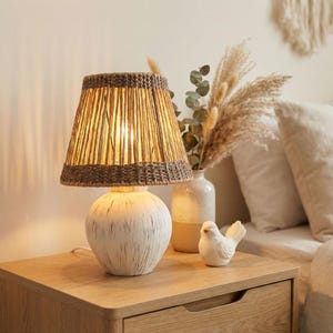 Piccola lampada da tavolo rustica in ceramica - Paralume in corda di carta intrecciata - Base in ceramica color crema anticato - Boho Light