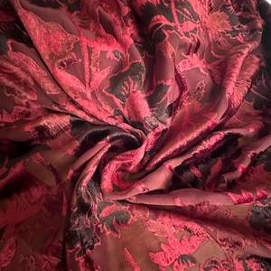 Devore (burnout) velvet-silk blend with viscose, floral weave pattern in current wine red - black, top quality from Italy,
