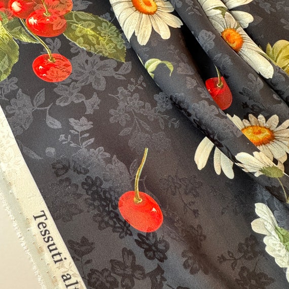 Italienische hochwertige 100 % Seide- Jacquard, Designerstoff, Luxus Stoff, 3 D Effect. toller designer Print! Excellente Qualität!