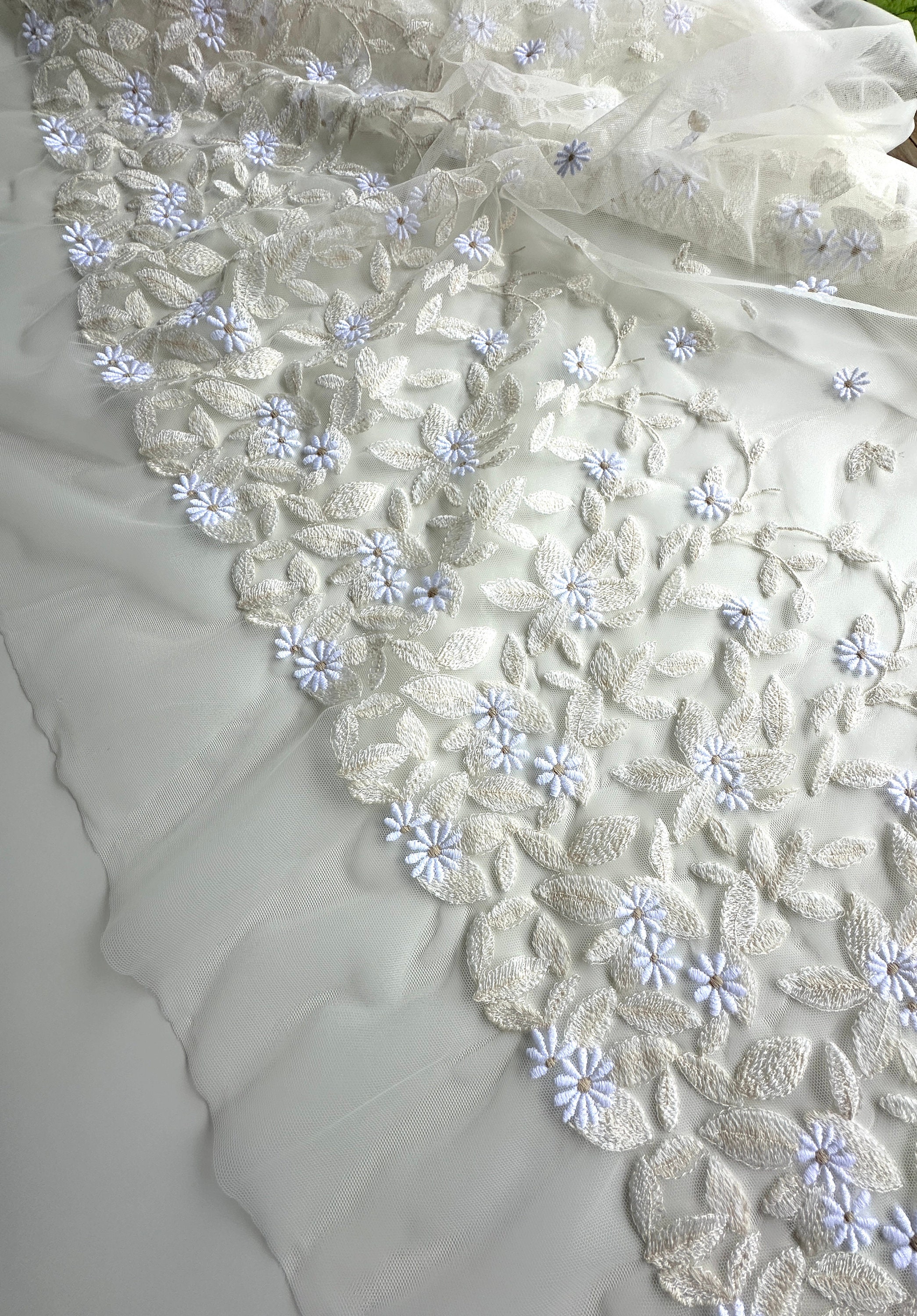 Tissu Dentelle Blanche Vintage Floral Brodé Tulle – 110x150 Cm Pour Couture & Déco Mariage