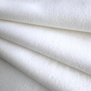 Tejido exclusivo 100% lana, elaborado con fina lana virgen de alta calidad, de Colo*bo, color leche, ¡calidad superior!