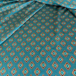 Hochwertiger italienischer Viskosa-Satin Stoff in saftiger Türkisfarbe, schöne Print , gute Qualität, Designer Print !