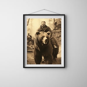 Teddy Roosevelt auf einem Bären: Einzigartiger Digitaldruck für Klassenzimmer, Schlafsäle, Männerhöhlen, Schlafräume, 24X36,16X20,4X6
