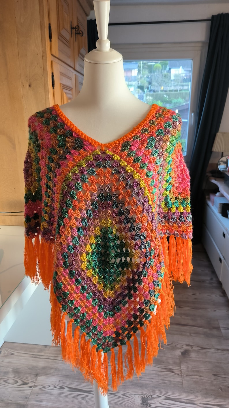 Poncho, Granny-Square-Poncho, gehäkelter Poncho, Hippie-Poncho, Unikat, Poncho mit Fransen, bunter Poncho Bild 1