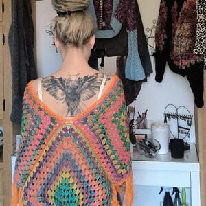 Poncho, Granny-Square-Poncho, gehäkelter Poncho, Hippie-Poncho, Unikat, Poncho mit Fransen, bunter Poncho Bild 8