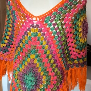 Poncho, Granny-Square-Poncho, gehäkelter Poncho, Hippie-Poncho, Unikat, Poncho mit Fransen, bunter Poncho Bild 5