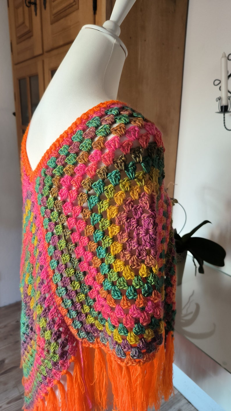 Poncho, Granny-Square-Poncho, gehäkelter Poncho, Hippie-Poncho, Unikat, Poncho mit Fransen, bunter Poncho Bild 2