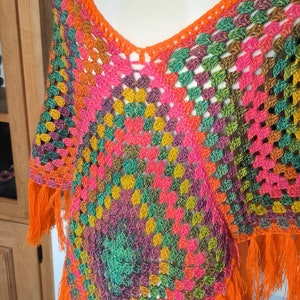 Poncho, Granny-Square-Poncho, gehäkelter Poncho, Hippie-Poncho, Unikat, Poncho mit Fransen, bunter Poncho Bild 4