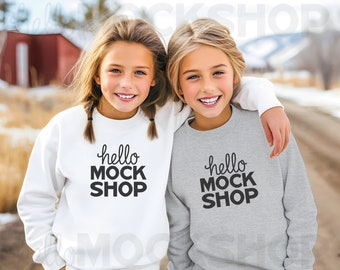 Mockup voor 2 kinderen | 18000b Gildan-model | Sweatshirts Mock-ups | 18000 Sportgrijs model | Mockup kindersweatshirt | 18000b Mock | 18000b-model