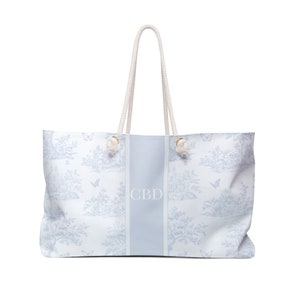 Bolso de fin de semana personalizado en tejido toile azul claro. Regalo de viaje personalizado, estética cottagecore, bolso con monograma, bolso grande en tejido toile azul