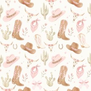 Può includere: Un motivo ripetitivo con illustrazioni ad acquerello di cappelli da cowboy rosa, stivali marroni con dettagli a fiamma rosa, teschi di mucca bianchi con corone di fiori rosa, cactus verdi, bandane rosa, ferri di cavallo e fiocchi rosa su sfondo bianco.
